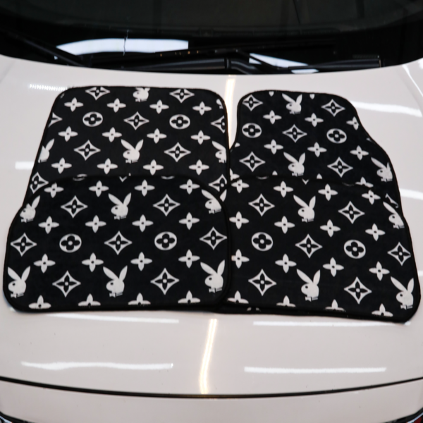 Playboy Desenli Dijital Baskılı Universal Her Araca Uyumlu Makinede Yıkanabilir Oto Paspas Halı Seti