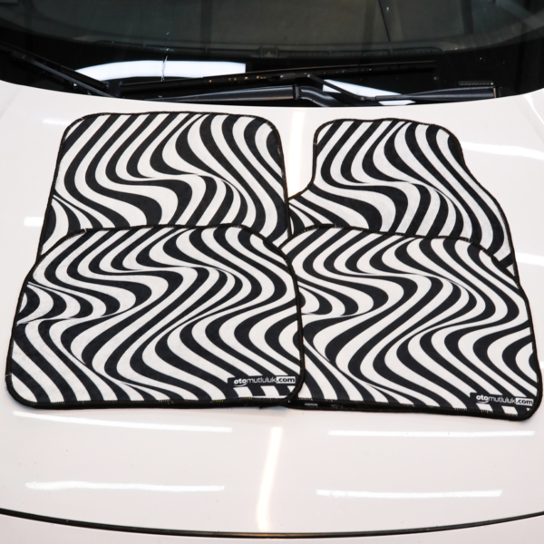 Siyah Beyaz Taraftarlı Dijital Baskılı Universal Her Araca Uyumlu Makinede Yıkanabilir Oto Paspas Halı Seti